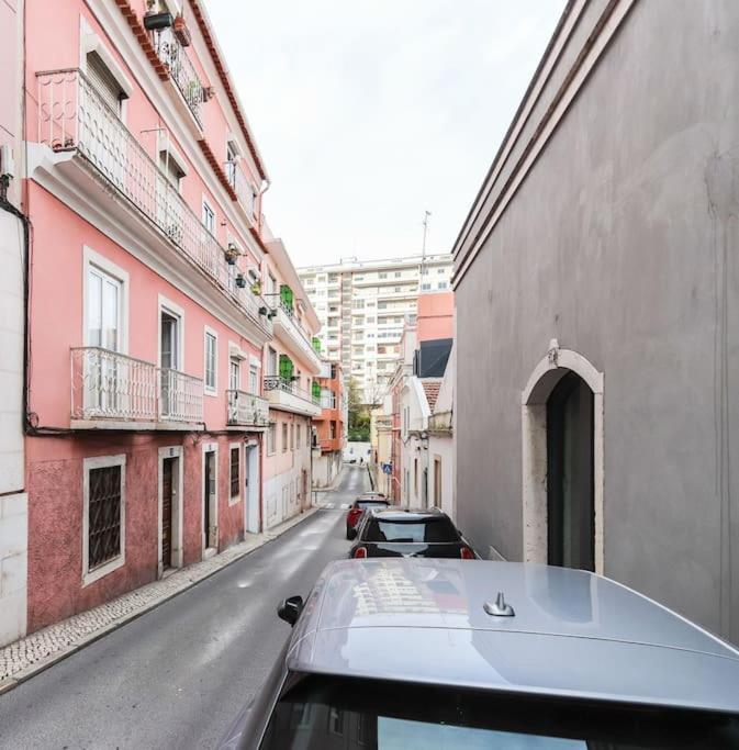 Vita Portucale ! Campo Ourique Design W/ Balcony Lisboa Dış mekan fotoğraf