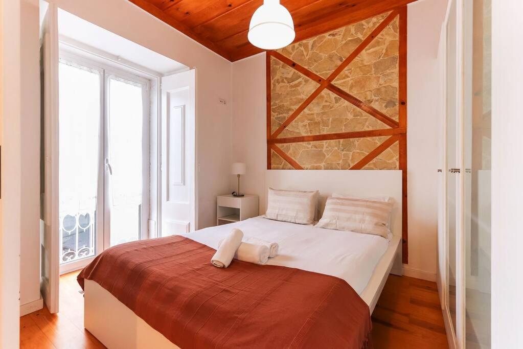 Vita Portucale ! Campo Ourique Design W/ Balcony Lisboa Dış mekan fotoğraf