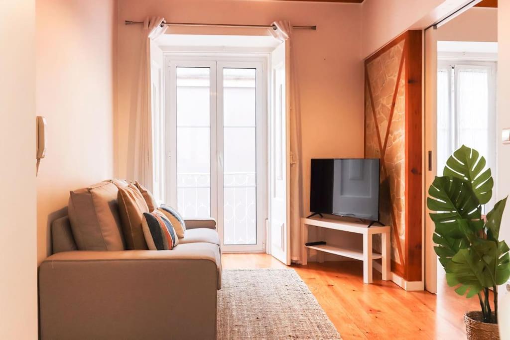 Vita Portucale ! Campo Ourique Design W/ Balcony Lisboa Dış mekan fotoğraf