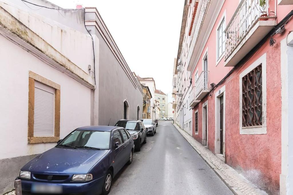 Vita Portucale ! Campo Ourique Design W/ Balcony Lisboa Dış mekan fotoğraf