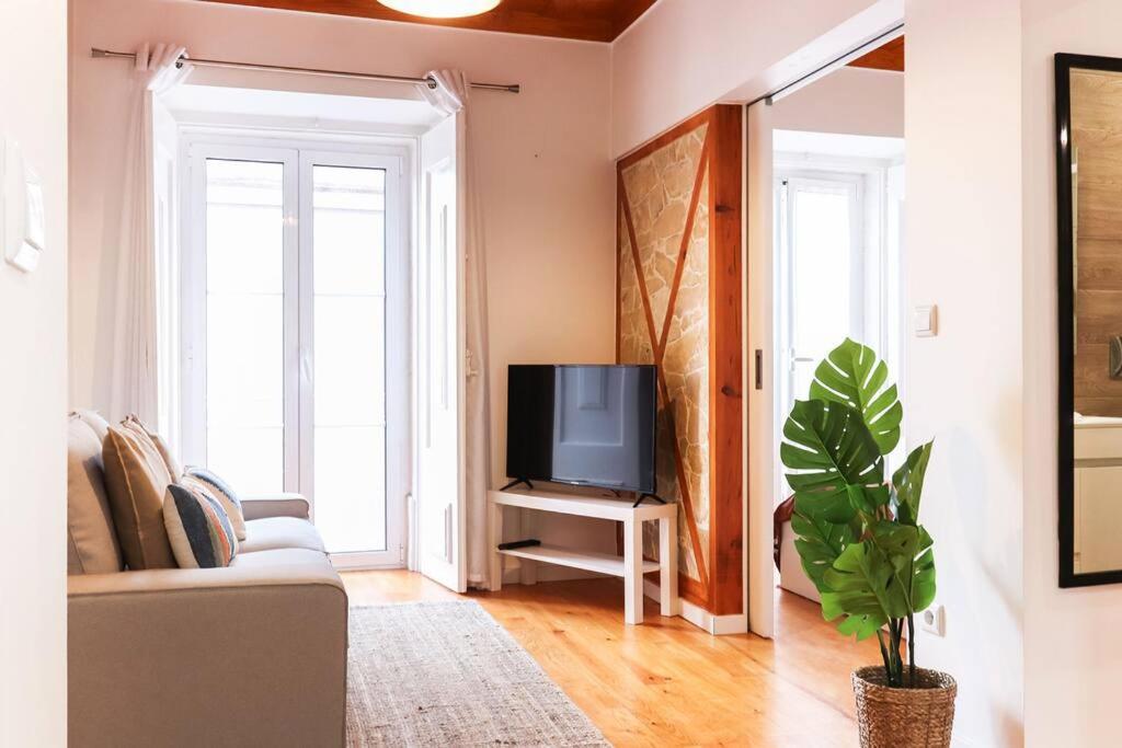 Vita Portucale ! Campo Ourique Design W/ Balcony Lisboa Dış mekan fotoğraf